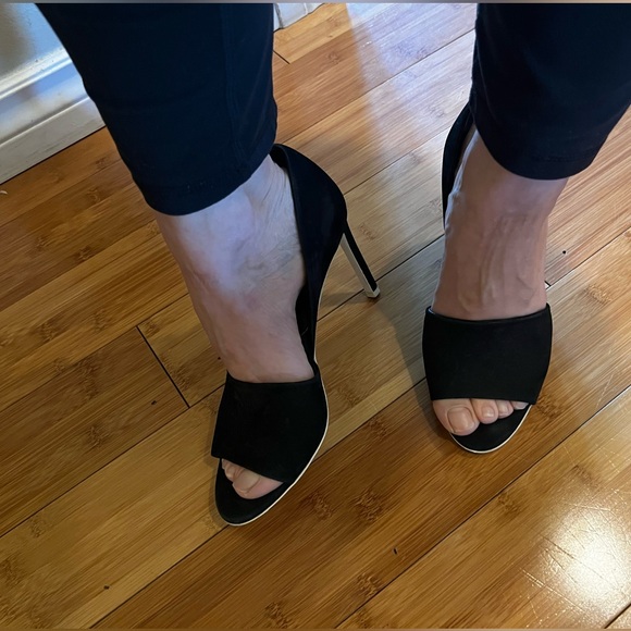 VINCE. PEEP TOE HEELS - Picture 12 of 12